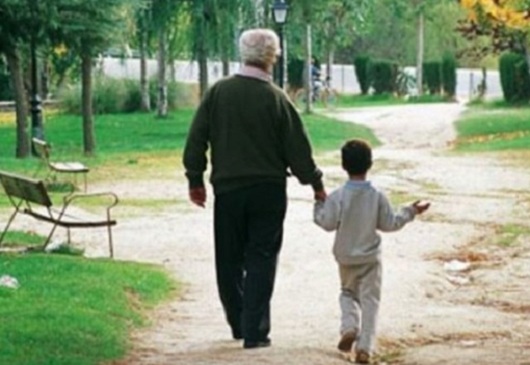 Abuelo va al colegio a recoger a su nieto y se lleva niño equivocado a ...