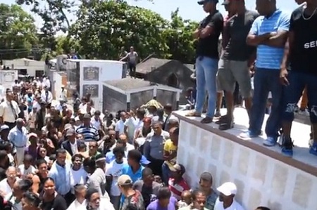 accidente en Samaná, Ayuntamiento del municipio Sánchez, Samaná, luto por fallecidos, luto, chocan camión y patana, camión Daihatsu, municipio Sánchez, comunidad Guaraguago, Sánchez,