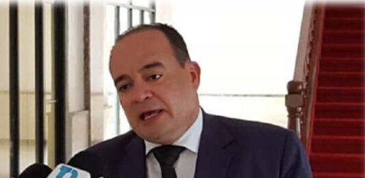 Abogados dicen es “ilegal” y “abusiva” declaratoria en desacato contra su presidente