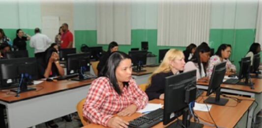 Minerd sale de conflicto Bienestar Estudiantil y entra al de Oposición Docente